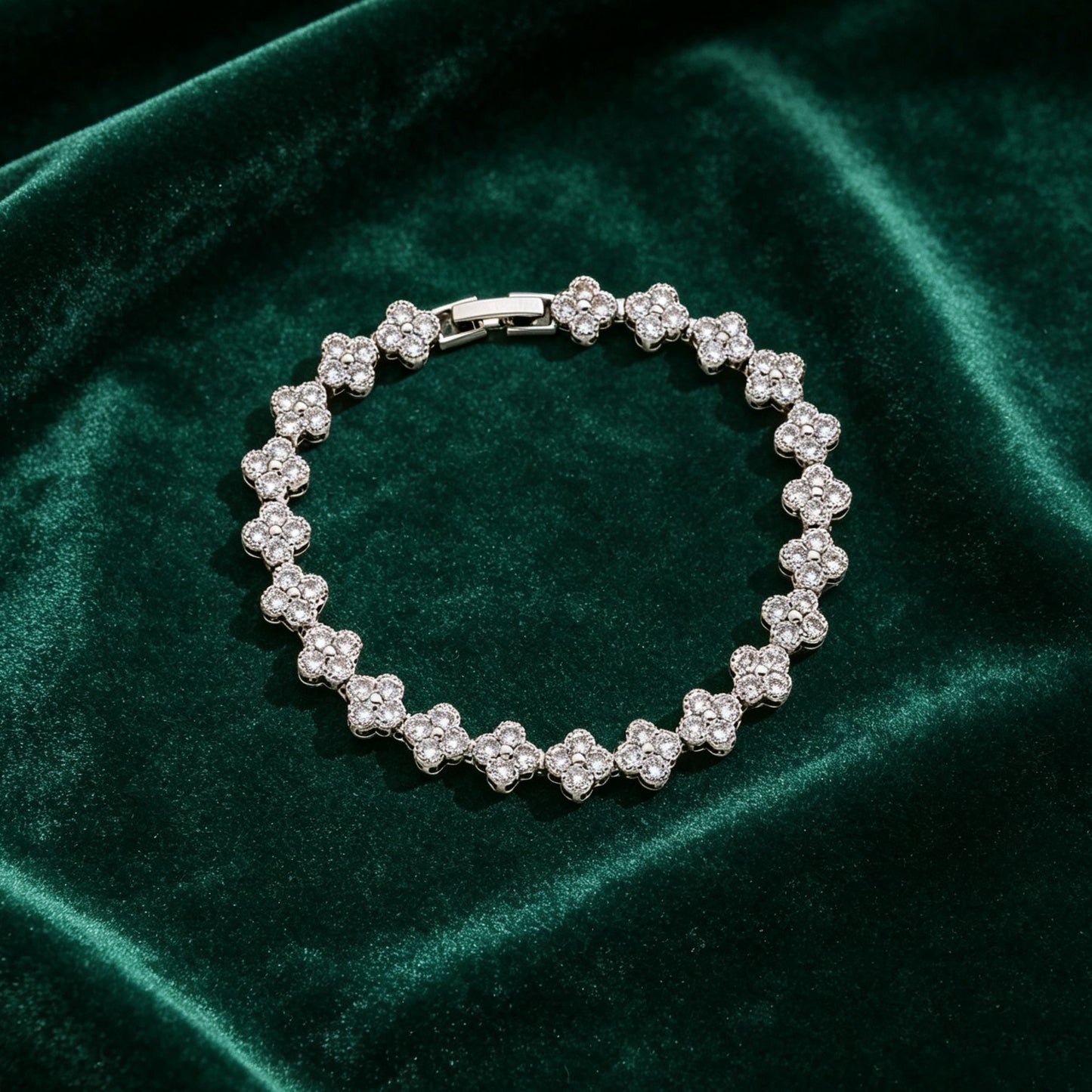 Clover Bliss Bracelet 🪩